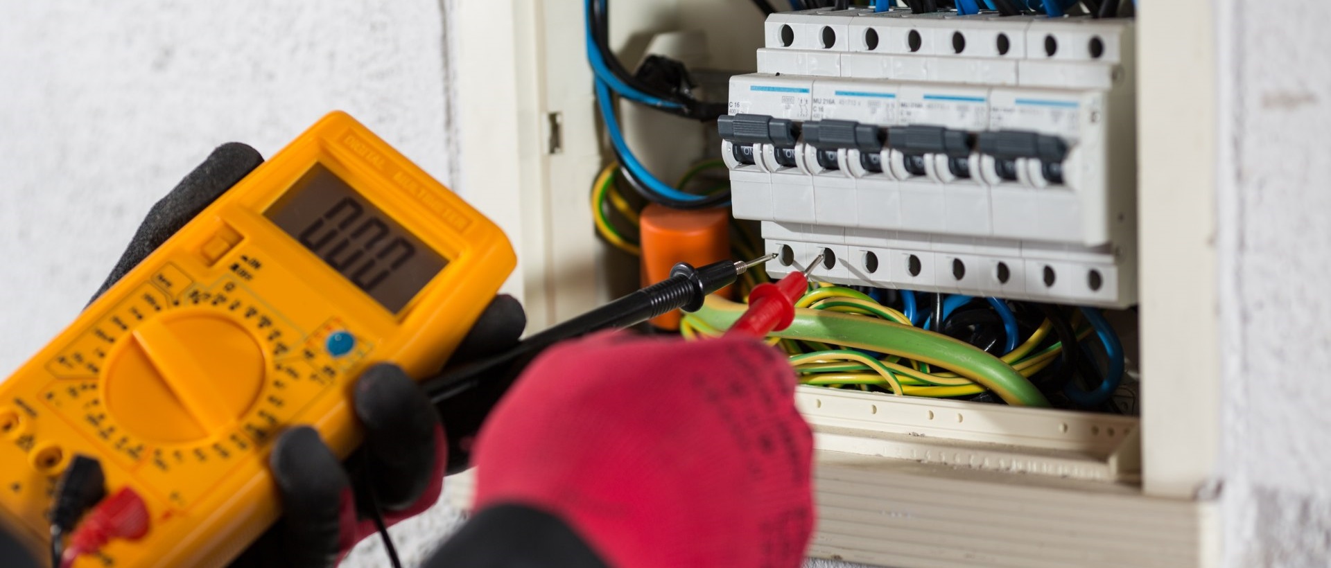 Electricians UB9